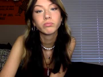 Tillyluvv Chaturbate stream image from March 15, 2025