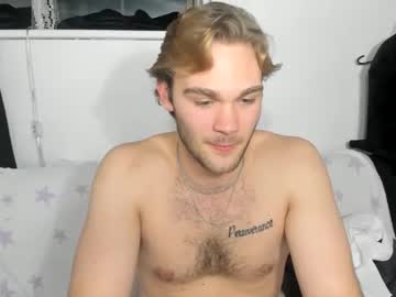 Rowenrowdyy Chaturbate stream image from March 15, 2025