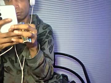 Realdrewreynolds Chaturbate stream image from March 15, 2025