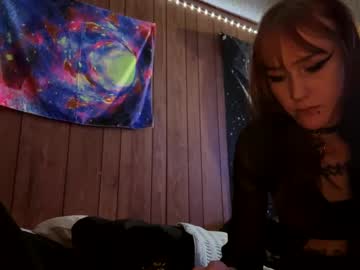 Lxvergirlv Chaturbate stream image from March 15, 2025