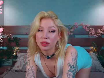 Tinaweaver Chaturbate stream image from March 15, 2025