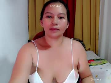 Yummyhottits Chaturbate stream image from March 15, 2025