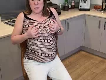 Flossyishot Chaturbate stream image from March 16, 2025