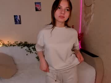 Aftondowlen Chaturbate stream image from March 16, 2025