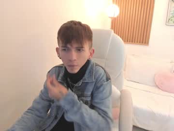 Smallgiant26 Chaturbate stream image from March 16, 2025