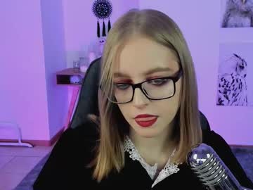 Lunawiinters Chaturbate stream image from March 16, 2025