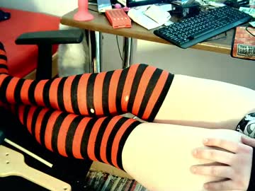 Iskrauwu Chaturbate stream image from March 16, 2025