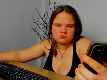 Adelecruzz Chaturbate stream image from March 16, 2025
