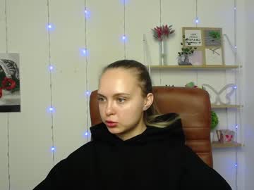Khaleesimoon Chaturbate stream image from March 16, 2025