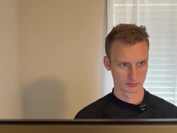 Thenewtopdom Chaturbate stream image from March 16, 2025