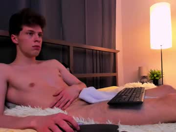 Brainericson Chaturbate stream image from March 16, 2025