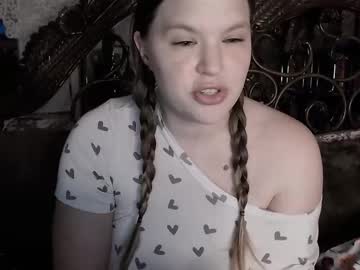 Elinareign Chaturbate stream image from March 17, 2025