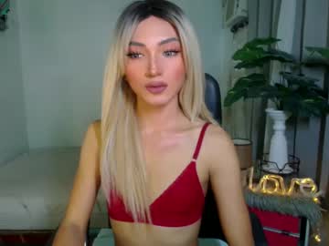 Queencummerx Chaturbate stream image from March 17, 2025