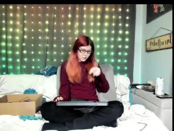 Roxihazeleyes Chaturbate stream image from March 17, 2025