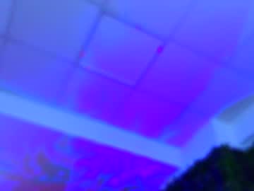 Hotskinnyx Chaturbate stream image from March 17, 2025