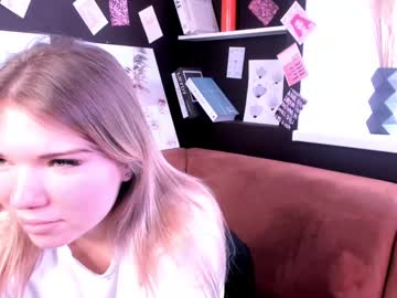 Lorettaaven Chaturbate stream image from March 17, 2025