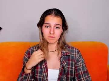 Smilinlove Chaturbate stream image from March 17, 2025