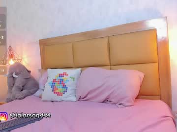 Larsonmia Chaturbate stream image from March 17, 2025