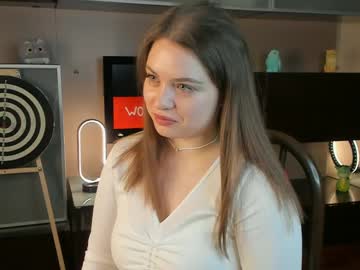 Pollybracher Chaturbate stream image from March 17, 2025