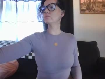 Sidneyraee Chaturbate stream image from March 17, 2025