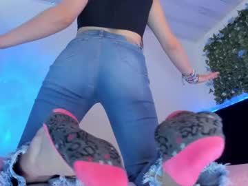 Flylia_ Chaturbate stream image from March 17, 2025