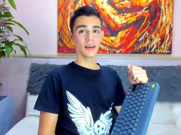 Angelo_Foxxx Chaturbate stream image from March 17, 2025