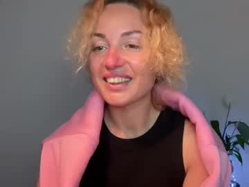 Reddgirll Chaturbate stream image from March 17, 2025