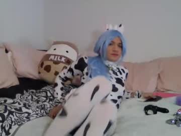 Roxythedolly Chaturbate stream image from March 17, 2025