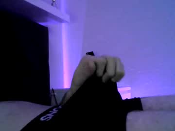Wolf021220 Chaturbate stream image from March 17, 2025