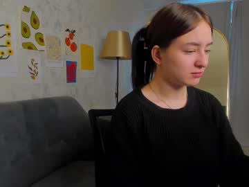 Emilymuww Chaturbate stream image from March 18, 2025