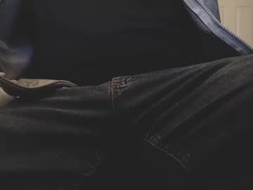 Ggguygg Chaturbate stream image from March 18, 2025