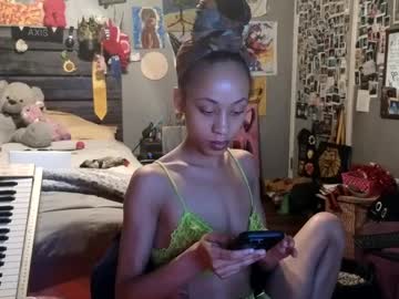 Honeydewhigh Chaturbate stream image from March 18, 2025