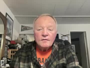 Cookoosnest Chaturbate stream image from March 18, 2025