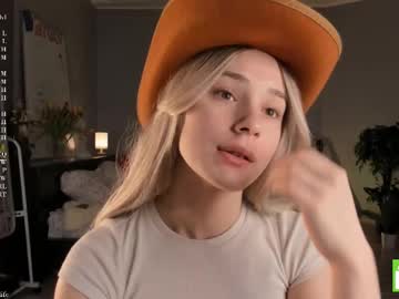 Margarethowell Chaturbate stream image from March 18, 2025