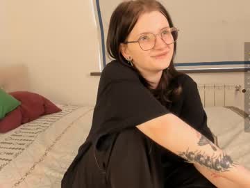 Hodgesalice Chaturbate stream image from March 18, 2025