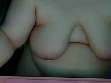 Xxblueskyxx32 Chaturbate stream image from March 18, 2025