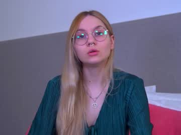 Adelenberry Chaturbate stream image from March 18, 2025