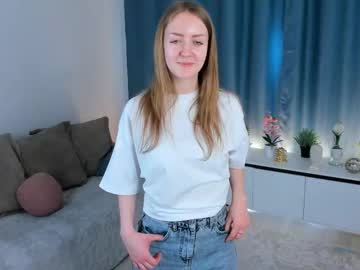 Eadlincilley Chaturbate stream image from March 18, 2025