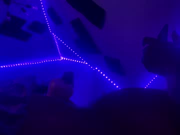 Izzilover16 Chaturbate stream image from March 18, 2025