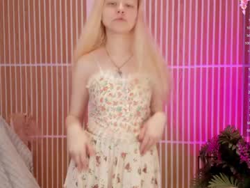Eleanorcain Chaturbate stream image from March 18, 2025