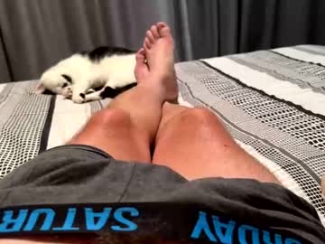 Luv2eaturaz Chaturbate stream image from March 18, 2025