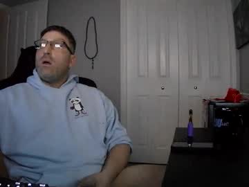 Newevo Chaturbate stream image from March 18, 2025