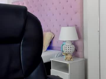 Kristalgrey_ Chaturbate stream image from March 18, 2025