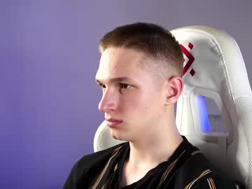 Dustyn_Fox Chaturbate stream image from March 18, 2025