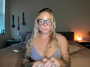 Sweetlittleannie Chaturbate stream image from March 18, 2025