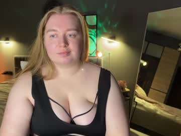 Ivette_Moss Chaturbate stream image from March 18, 2025