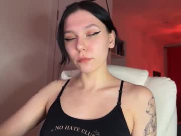 Pinkdollylovv Chaturbate stream image from March 18, 2025