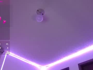 Crystalitesq Chaturbate stream image from March 18, 2025