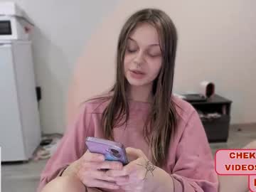 Melonipinkbb Chaturbate stream image from March 19, 2025