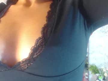 Lyraa_V Chaturbate stream image from March 19, 2025
